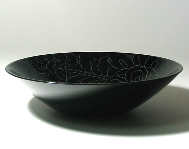 black urushi bowl with special curving